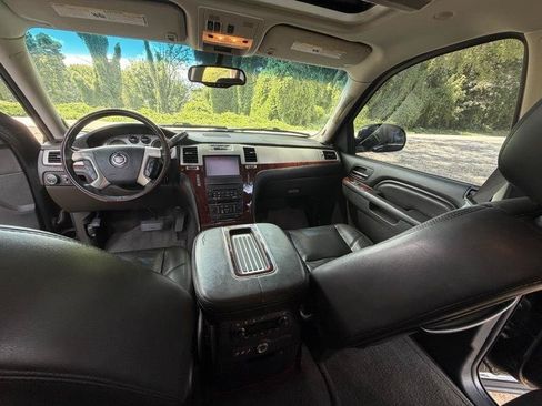 Used 2012 Cadillac Escalade ESV Premium AWD/4WD image 17