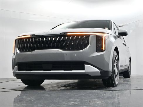 Certified 2025 Kia Carnival EX image 37