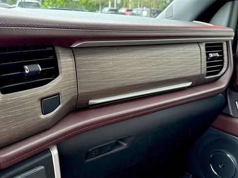 Used 2023 Ford Expedition Limited image 58