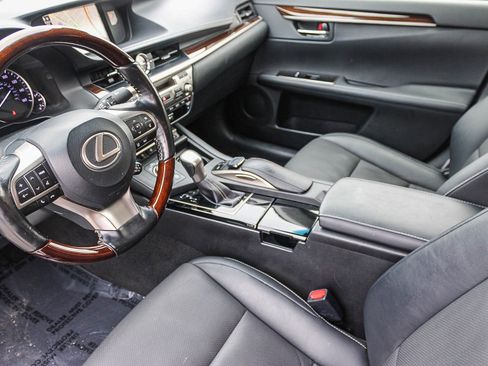 Used 2017 Lexus ES 300h image 18