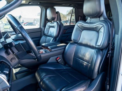 Used 2023 Lincoln Navigator Reserve image 6