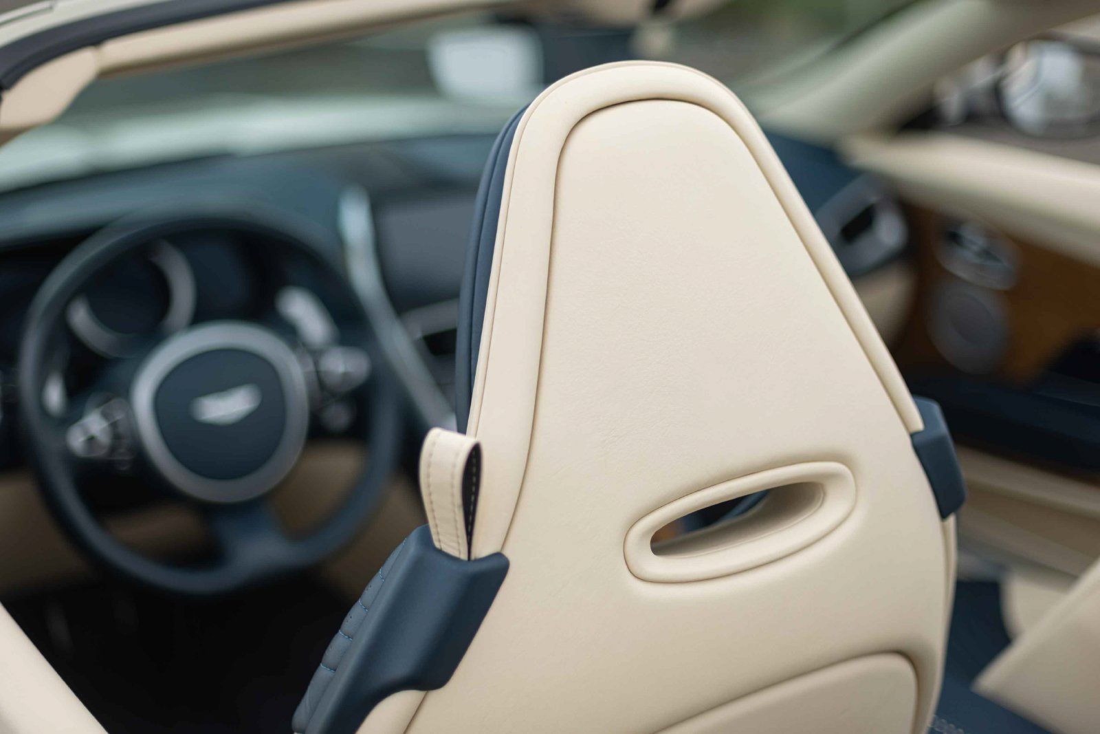 Used 2019 Aston Martin DB11 Volante RWD image 29