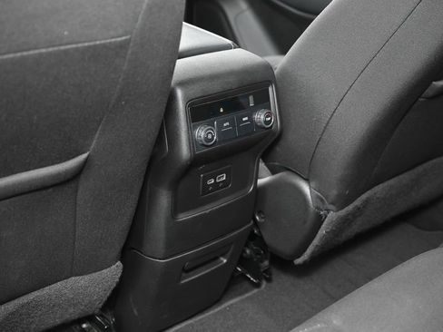 Used 2022 GMC Acadia SLE FWD image 37
