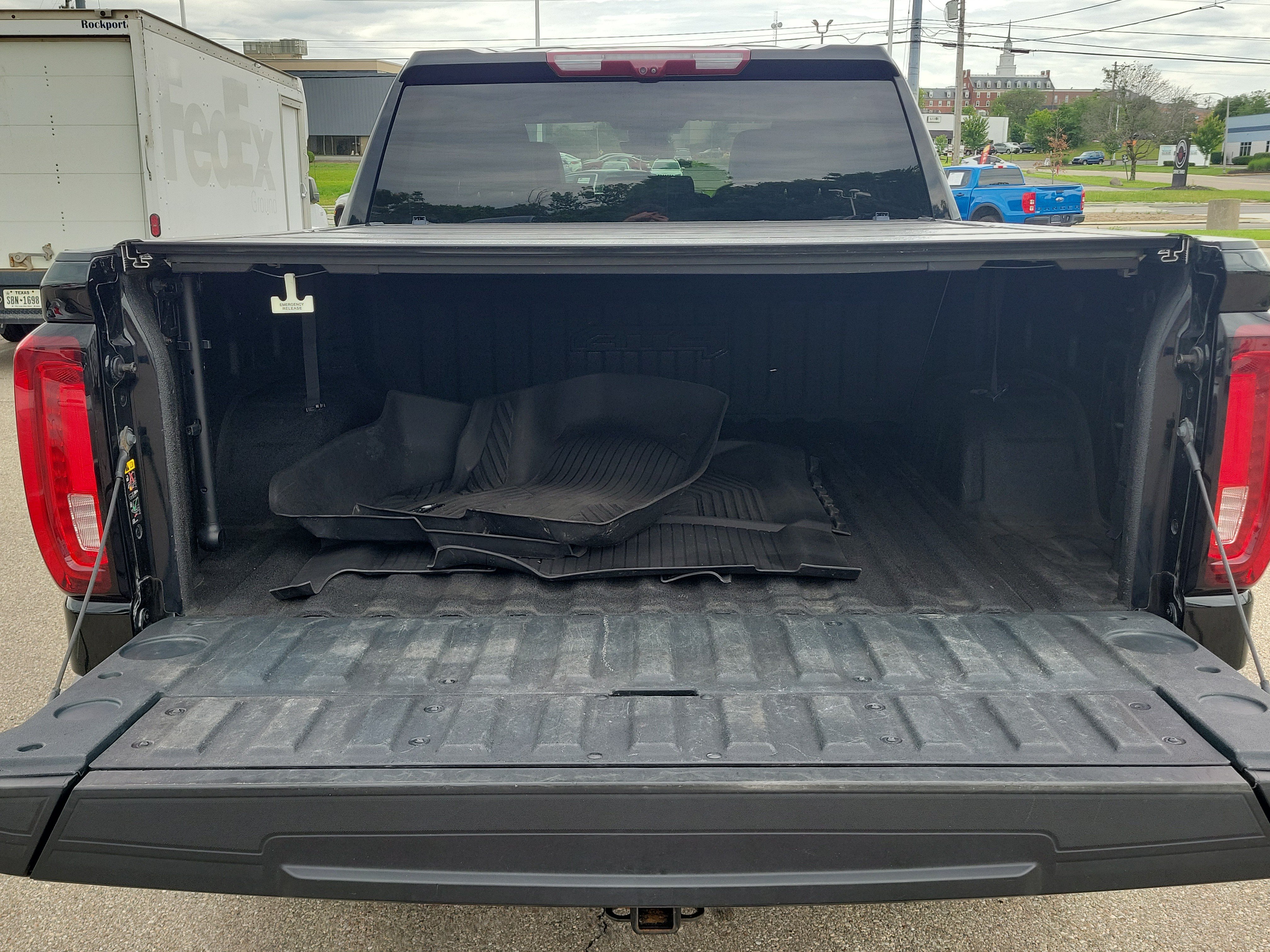 Used 2023 GMC Sierra 1500 AT4 w/ Technology Package AWD/4WD image 8