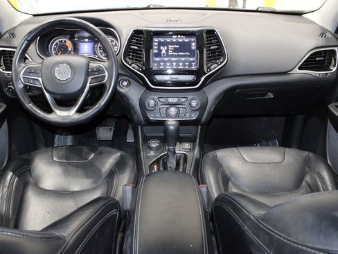 Used 2019 Jeep Cherokee Limited image 29