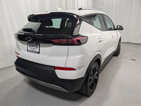Used 2023 Chevrolet Bolt EUV LT w/ Convenience Package image 3