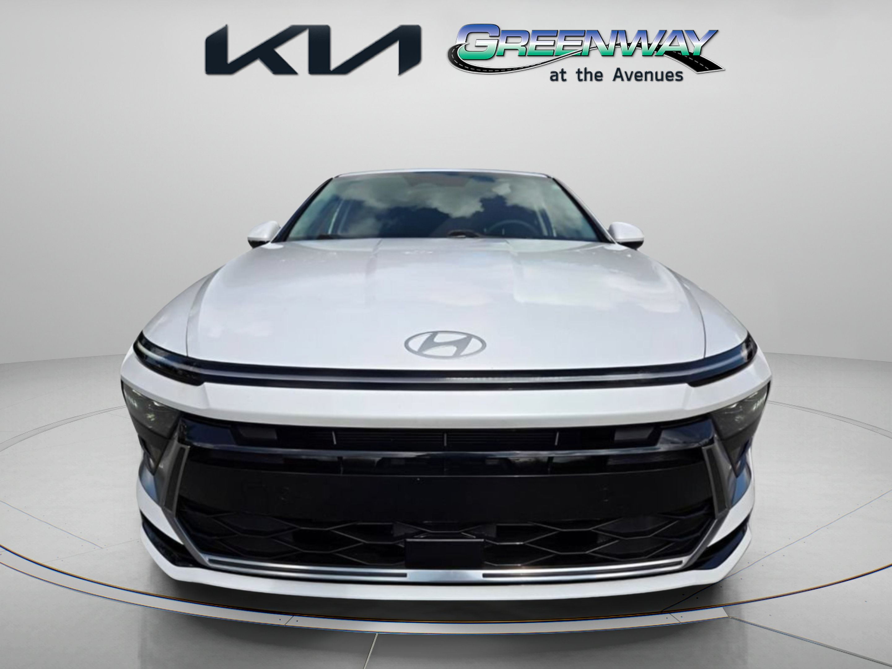 Used 2024 Hyundai Sonata SEL FWD image 2