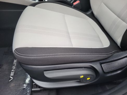 Certified 2026 Hyundai Venue SEL FWD image 21