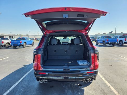New 2026 Chevrolet Traverse RS image 7
