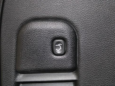 Used 2019 Jeep Grand Cherokee Altitude AWD/4WD image 20
