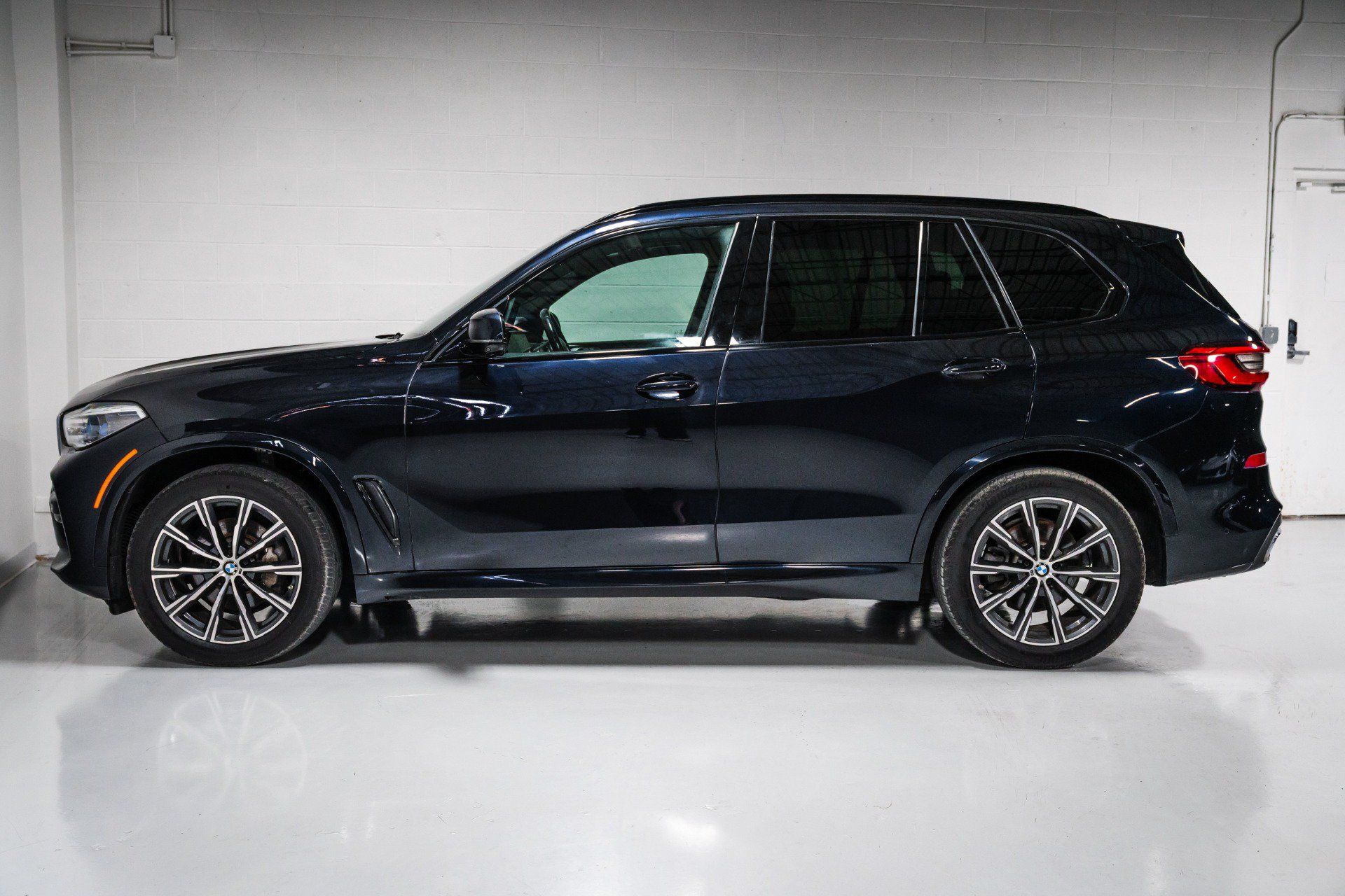 Used 2019 BMW X5 xDrive40i w/ M Sport Package AWD/4WD image 5