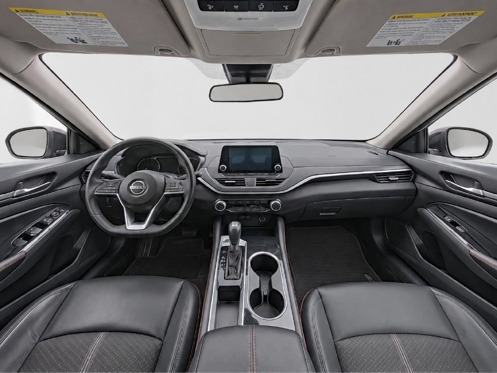 Used 2025 Nissan Altima 2.5 SR FWD image 12