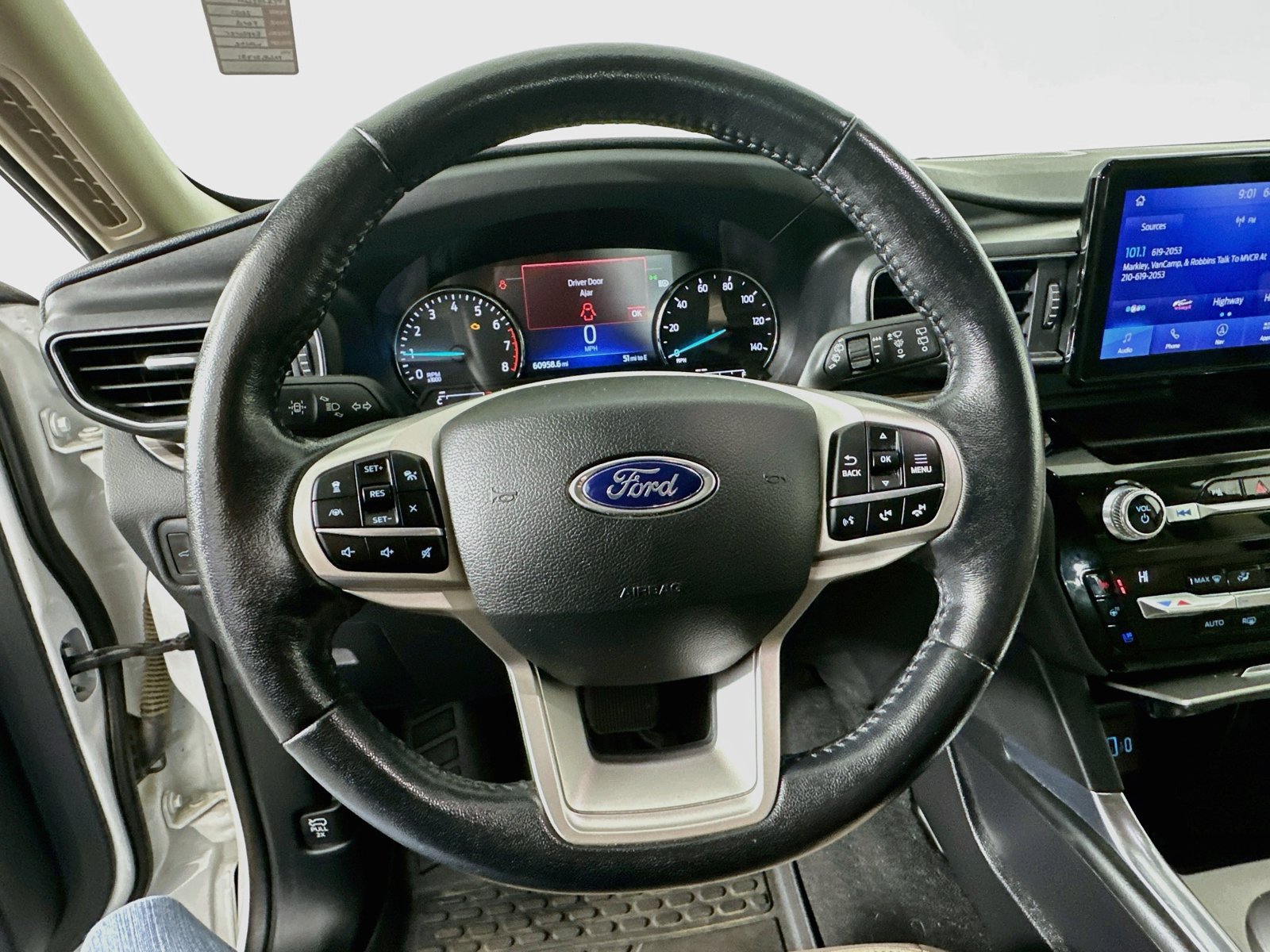 Used 2021 Ford Explorer Limited w/ Equipment Group 301A AWD/4WD image 12
