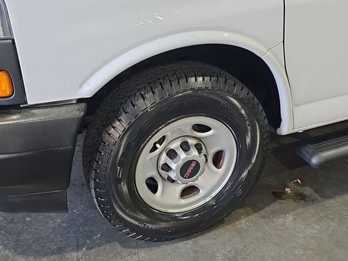 Used 2020 GMC Savana 2500 Extended w/ Communications Package image 15