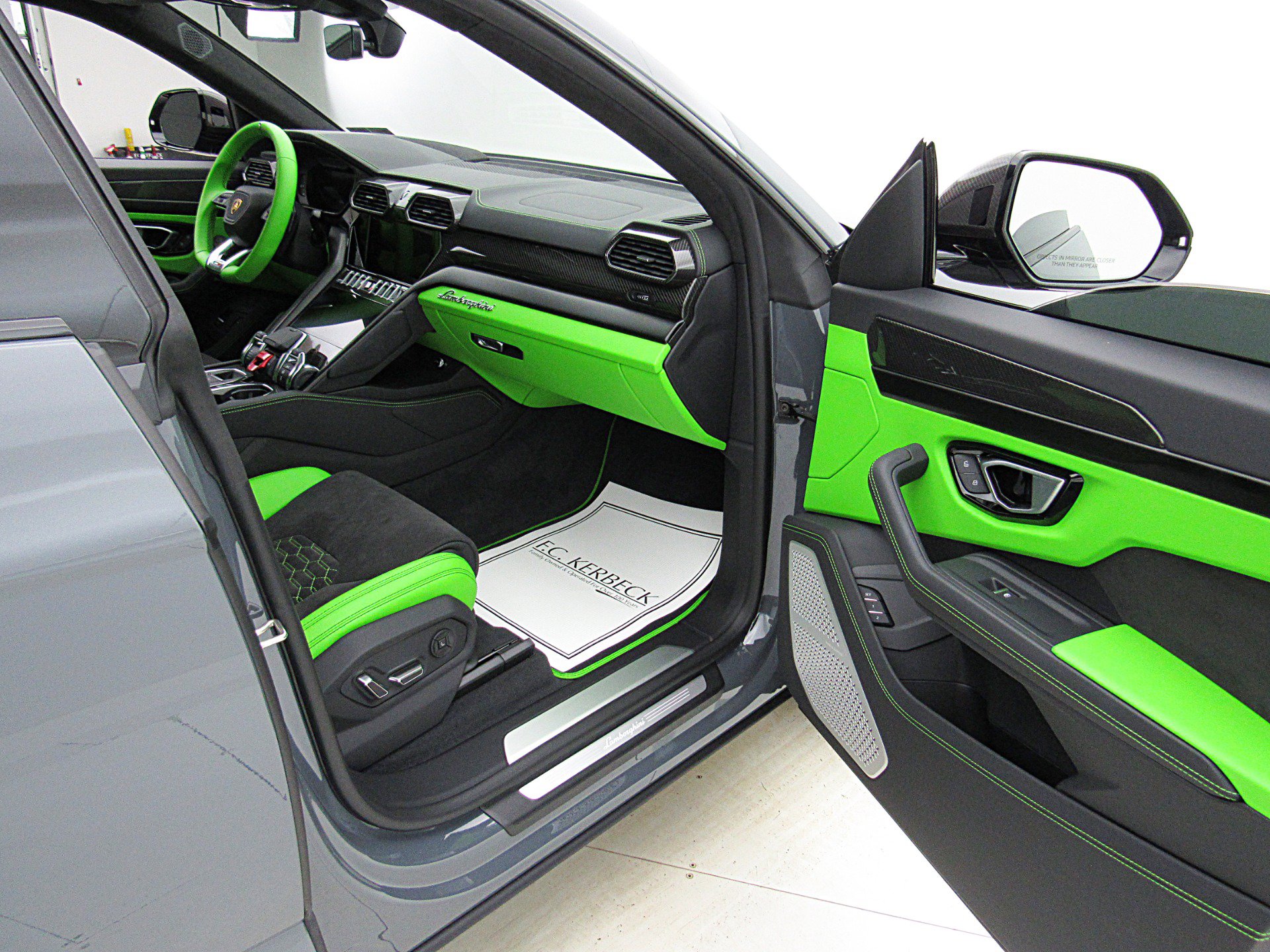 Used 2022 Lamborghini Urus AWD/4WD image 52