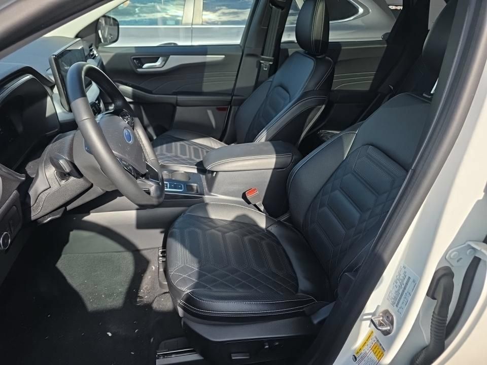 Used 2023 Ford Escape Platinum w/ Premium Technology Package AWD/4WD image 6