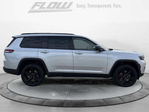 Used 2023 Jeep Grand Cherokee L Laredo image 9