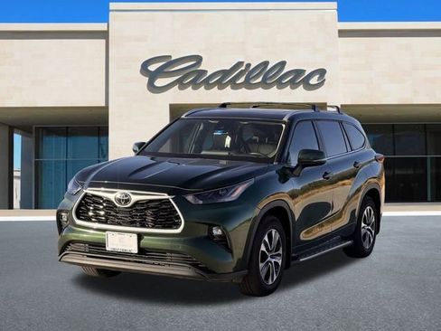 Used 2024 Toyota Highlander XLE image 8