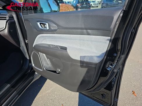 Used 2025 Jeep Compass Sport image 47