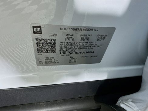 Used 2025 GMC Acadia Elevation image 12