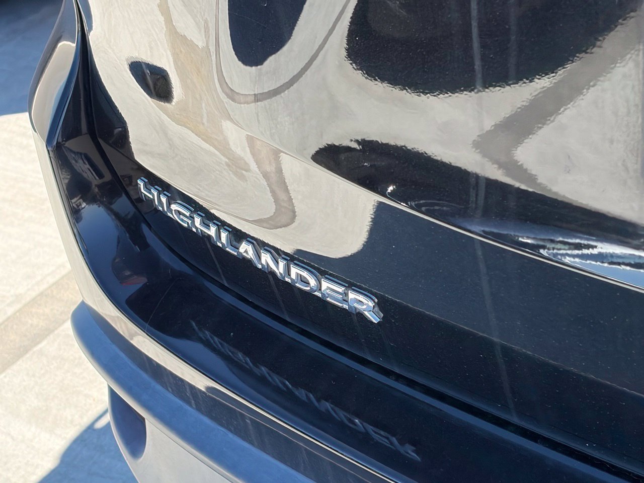Used 2018 Toyota Highlander SE FWD image 4