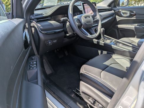 Used 2025 Jeep Compass Limited w/ Driver Assist Group I AWD/4WD image 11