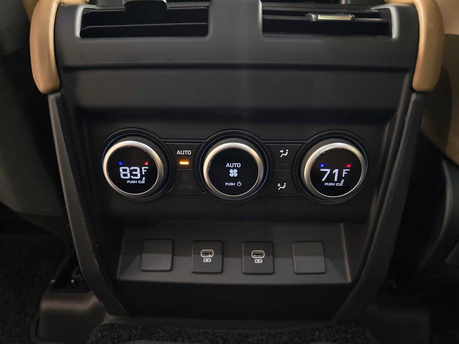 Used 2025 Land Rover Defender 130 X-Dynamic SE AWD/4WD image 19