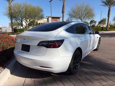 Used 2018 Tesla Model 3 Mid Range image 3