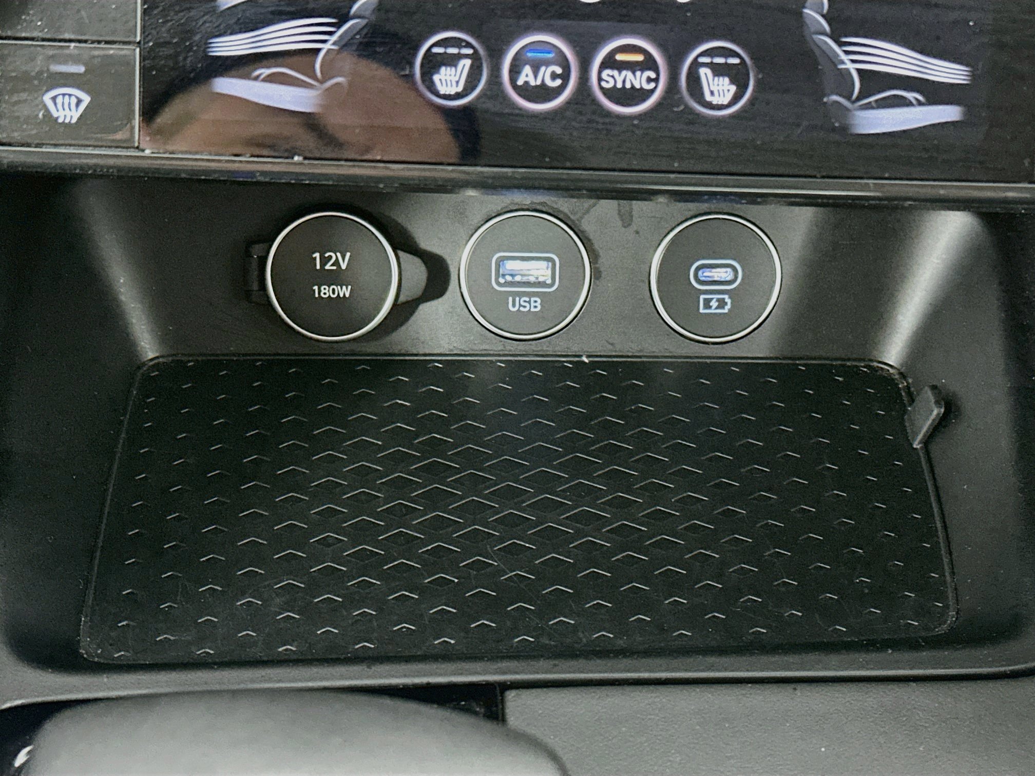 Used 2025 Genesis G70 2.5T RWD image 26