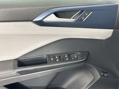 Used 2024 Volkswagen Taos SE image 24