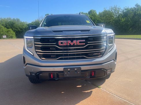 Used 2024 GMC Sierra 1500 AT4 w/ AT4 Preferred Package AWD/4WD image 2