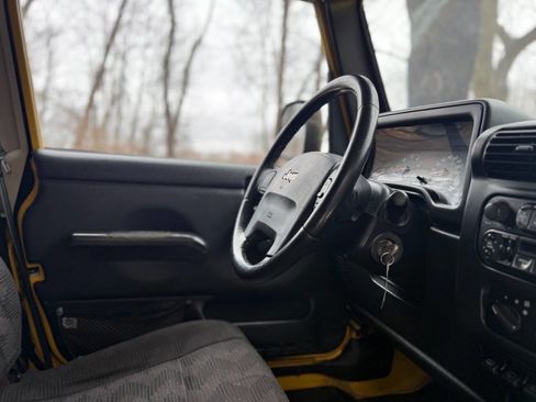 Used 2004 Jeep Wrangler 4WD image 45