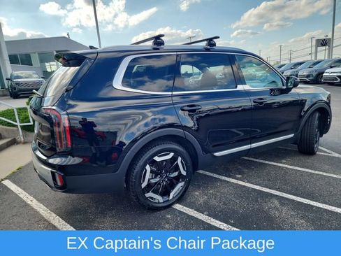 Used 2024 Kia Telluride EX w/ EX Captain's Chair Package FWD image 3