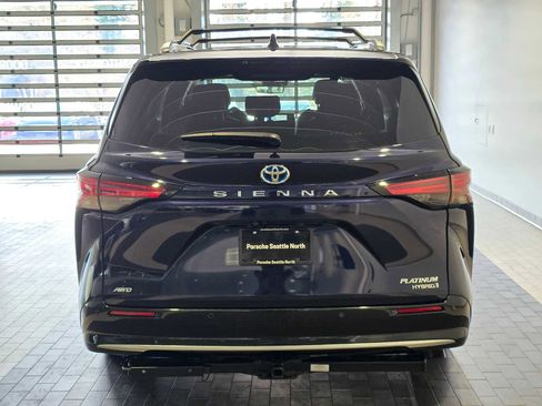 Used 2023 Toyota Sienna Platinum image 4