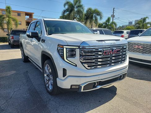 Used 2023 GMC Sierra 1500 Denali w/ Denali Reserve Package AWD/4WD image 3