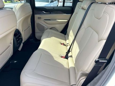New 2025 Jeep Grand Cherokee Limited w/ Luxury Tech Group II image 9