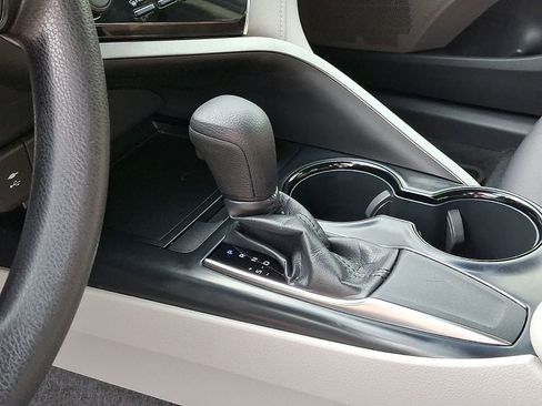 Certified 2018 Toyota Camry LE FWD image 17
