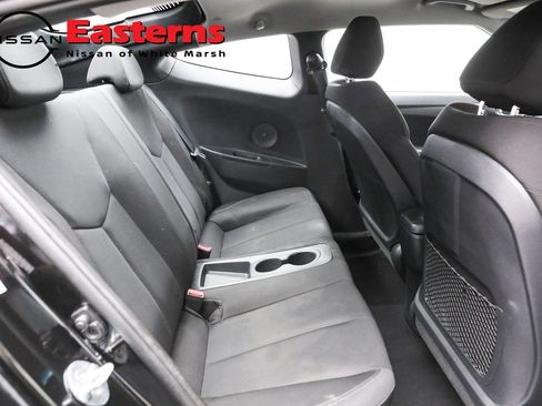 Used 2016 Hyundai Veloster image 21