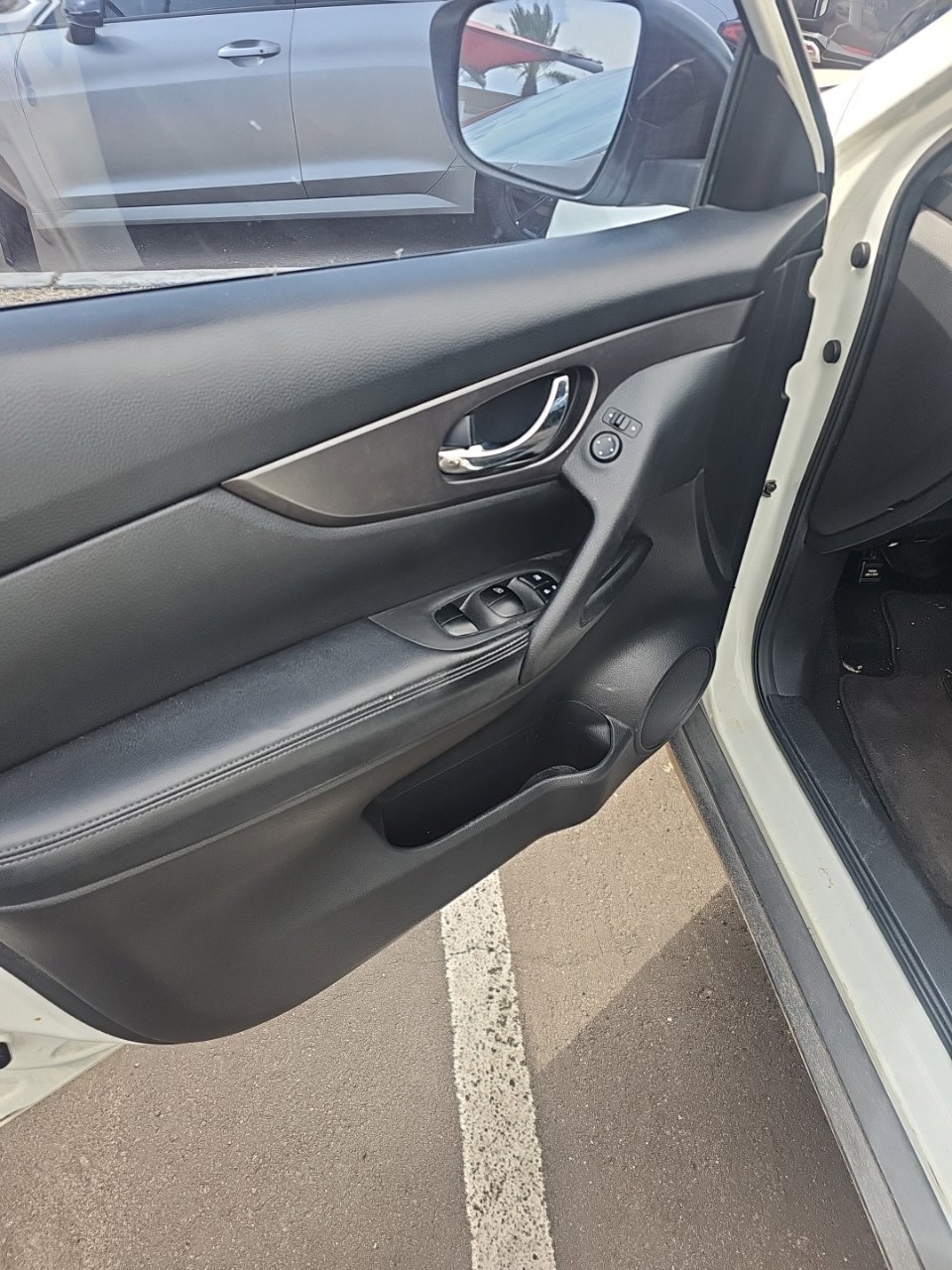 Used 2016 Nissan Rogue SV FWD image 12