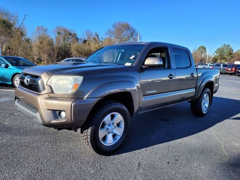 Used 2014 Toyota Tacoma 4x4 Double Cab w/ TRD Sport Package image 3