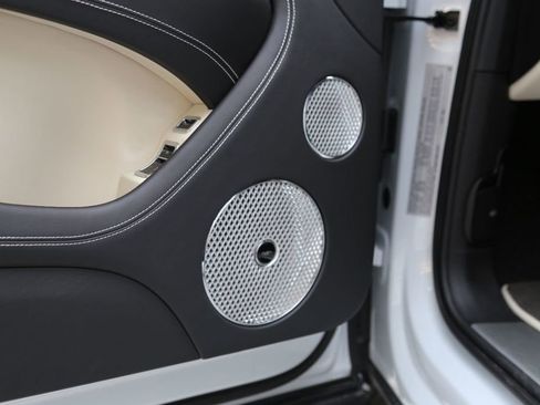 Used 2021 Bentley Bentayga image 57