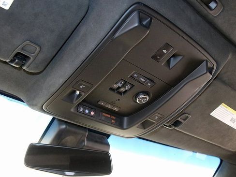 Used 2018 Cadillac Escalade ESV Platinum image 27