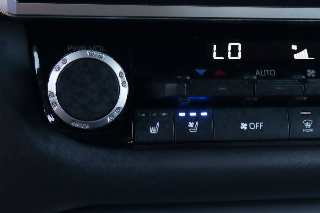 Used 2025 Toyota Tundra Platinum AWD/4WD image 37