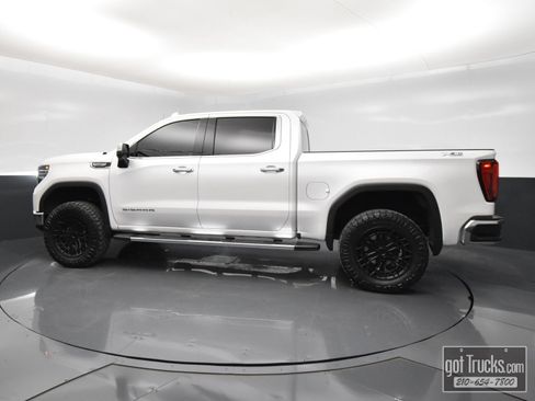 Used 2023 GMC Sierra 1500 SLT AWD/4WD image 3