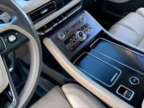 Used 2022 Lincoln Aviator Reserve w/ Equipment Group 201A image 15