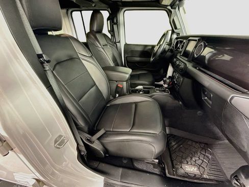 Used 2021 Jeep Wrangler Unlimited Sahara AWD/4WD image 18