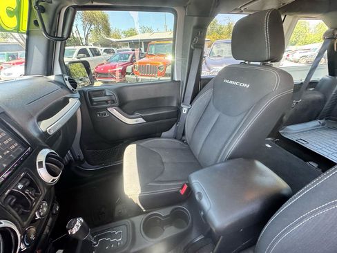 Used 2015 Jeep Wrangler Unlimited Rubicon w/ Connectivity Group AWD/4WD image 14