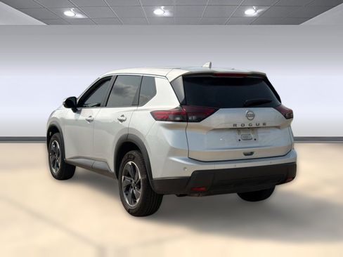 Used 2025 Nissan Rogue SV FWD image 3