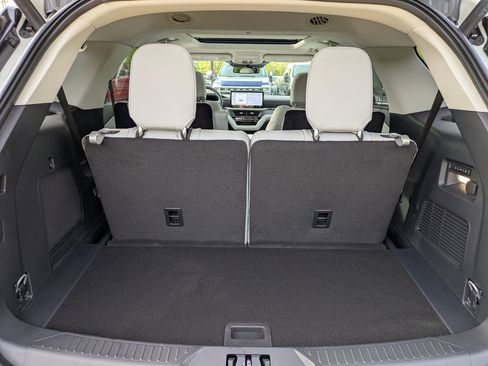 New 2026 Ford Explorer Platinum image 35