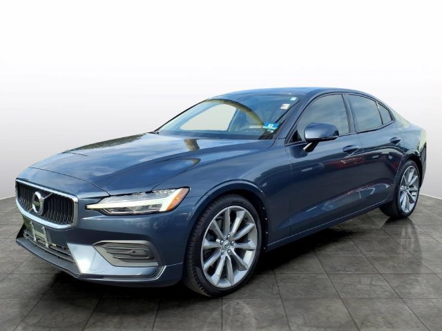 Used 2020 Volvo S60 T5 Momentum FWD image 3